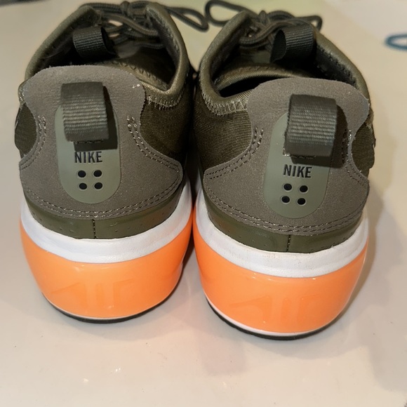 Women’s Nike Air Max Dia Shoes - Picture 3 of 6
